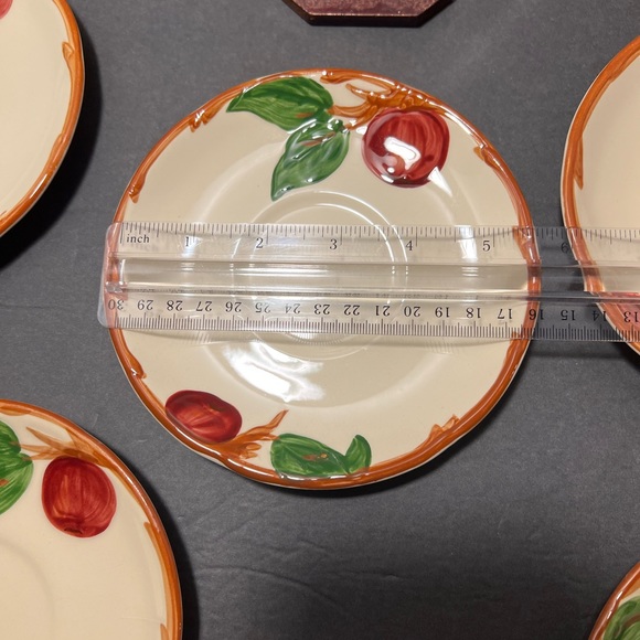 6 Franciscan ware apple pattern vintage saucers. - Picture 5 of 5